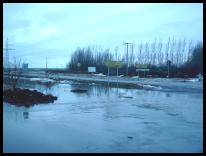 Vom Acker kam das Wasser und bahnte sich seinen Weg