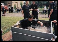 Howi wurde auch ganz sanft von seiner Mdchemannschaft getauft.