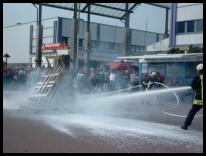 Schnell war das kleine Feuerchen gelscht